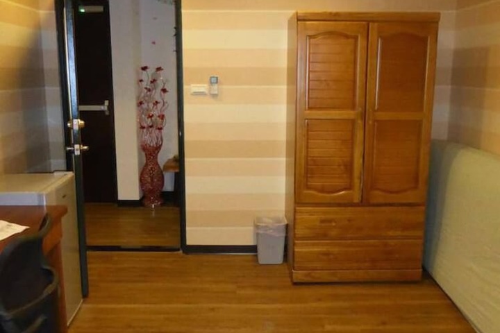 Room 12 of 36