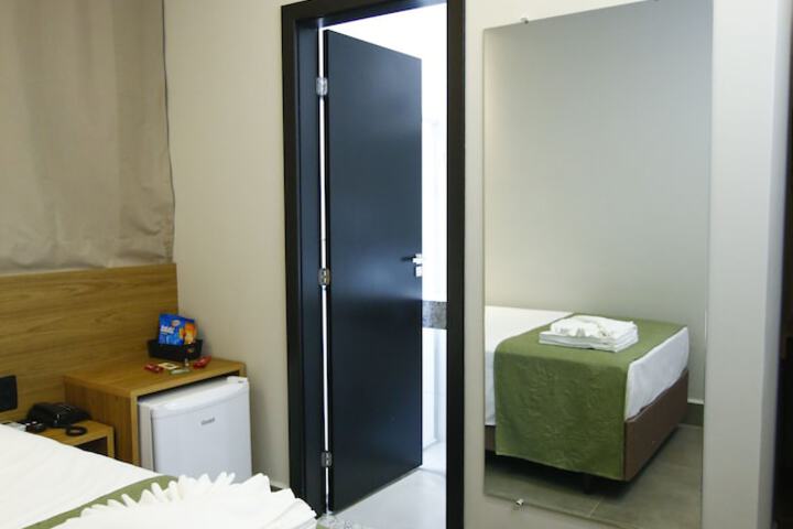 Room 15 of 32