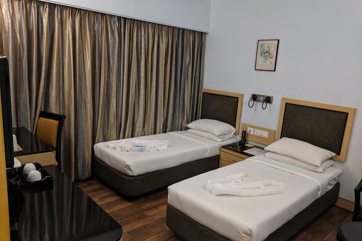 Room 4 of 17
