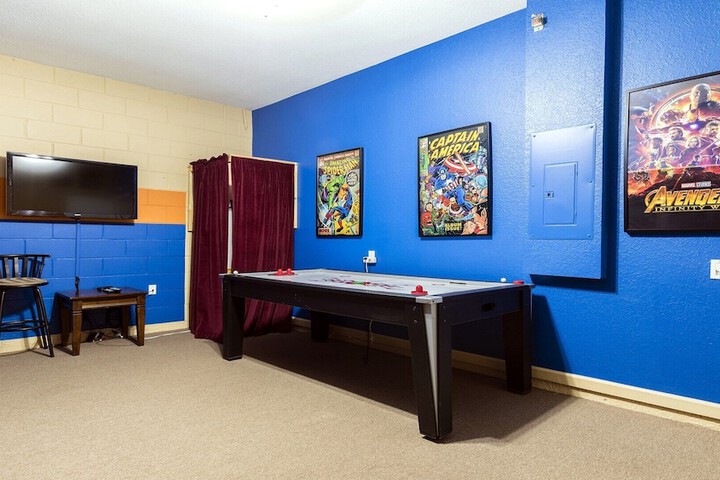 Room 348 of 710