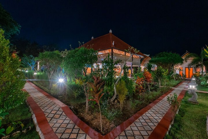 Hotel Exterior 73 of 107
