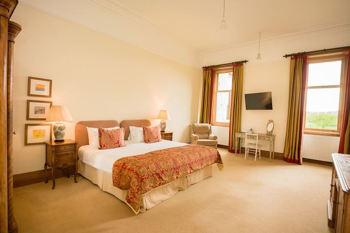 Room 204 of 373