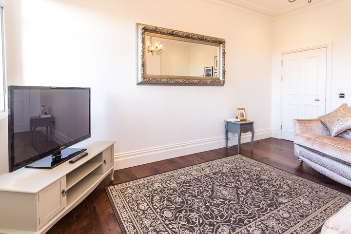Room 10 of 28