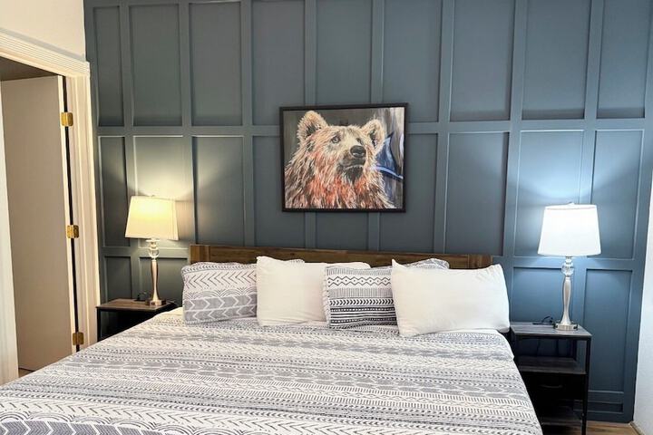 Room 8 of 18