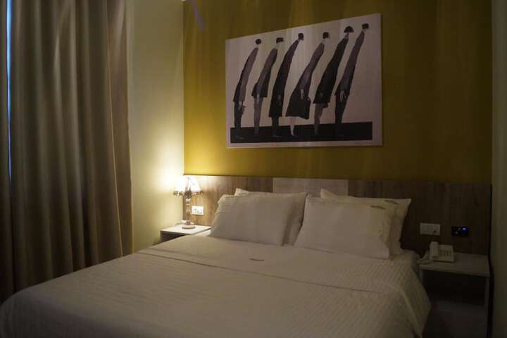 Room 13 of 50