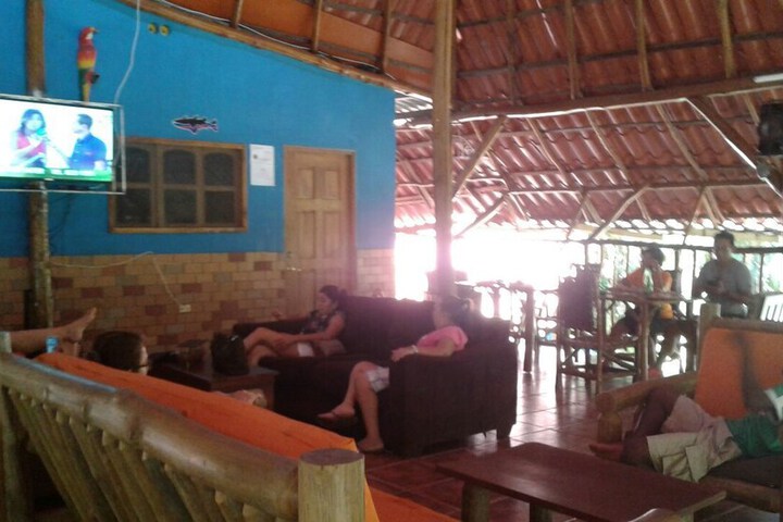 Lounge 36 of 45