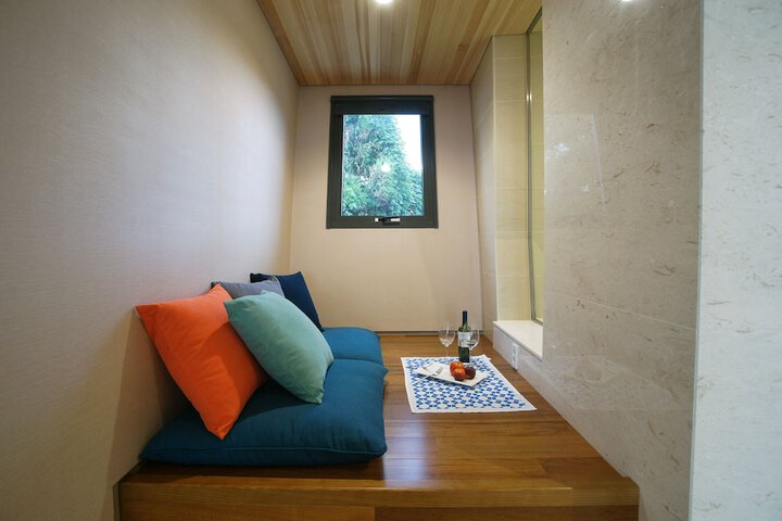 Room 15 of 253