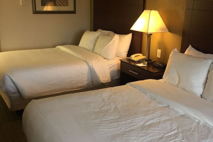 2 Double Beds (3 of 10)