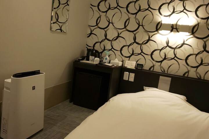 Room 28 of 84