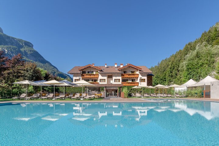 Pool Hotel
