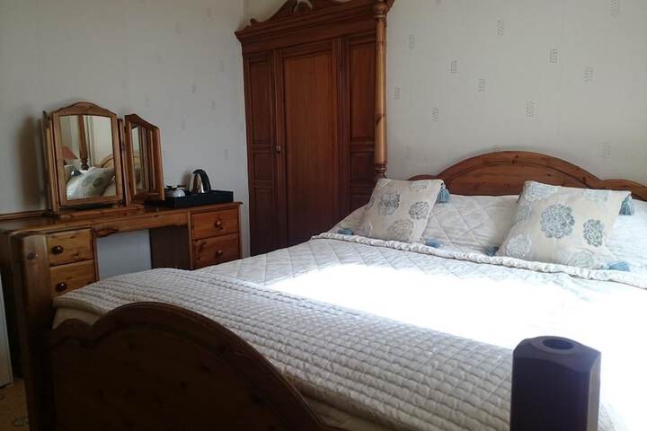 Room 4 of 17