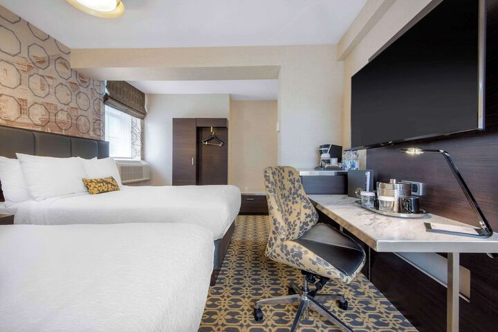 2 Double Beds (3 of 5)