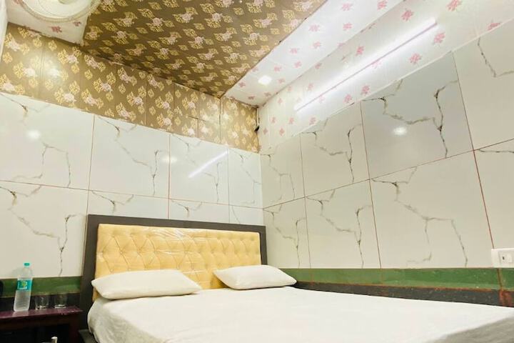 Room 5 of 13