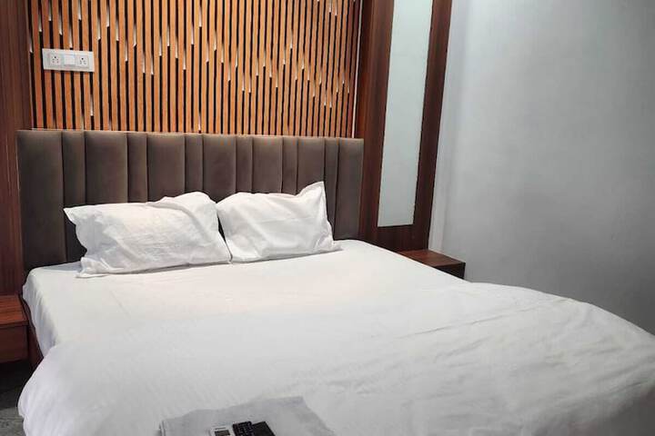 Room 12 of 19