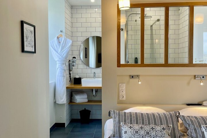Room 10 of 46