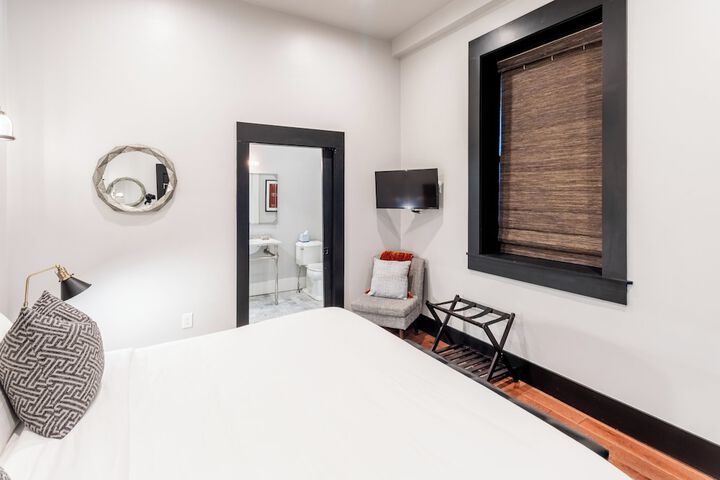 Room 11 of 35
