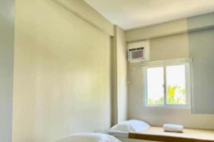 Room 5 of 8