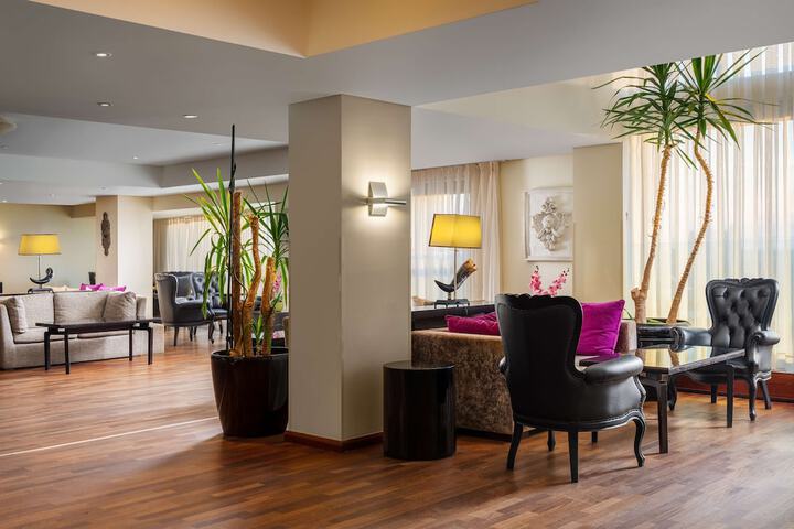 Lounge 170 of 214