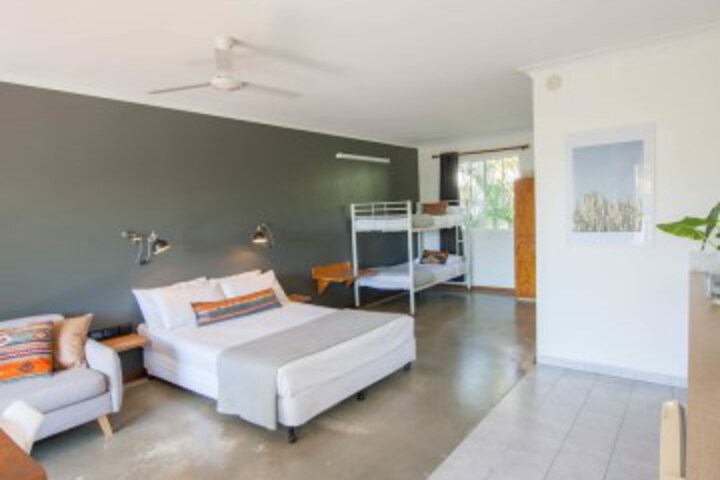 Room 3 of 81