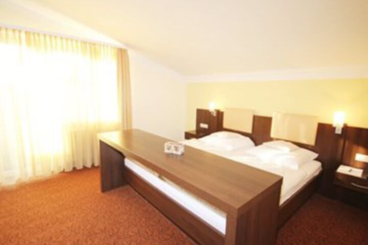 Room 7 of 25