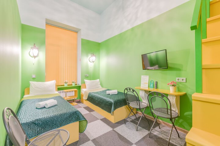 Room 32 of 69