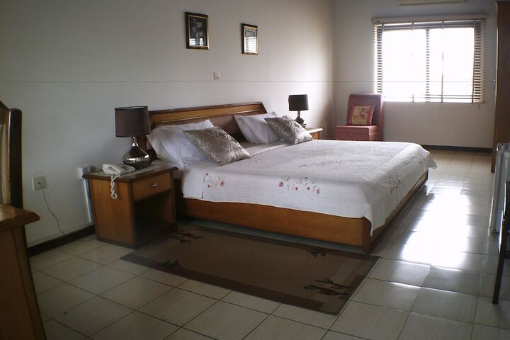 Room 8 of 32