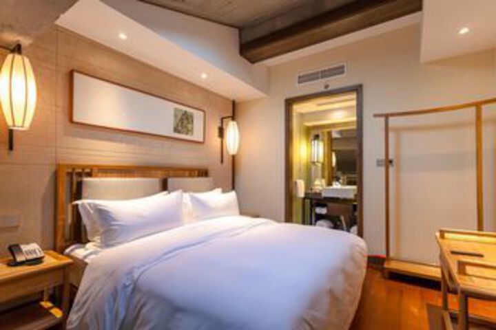 Room 20 of 38