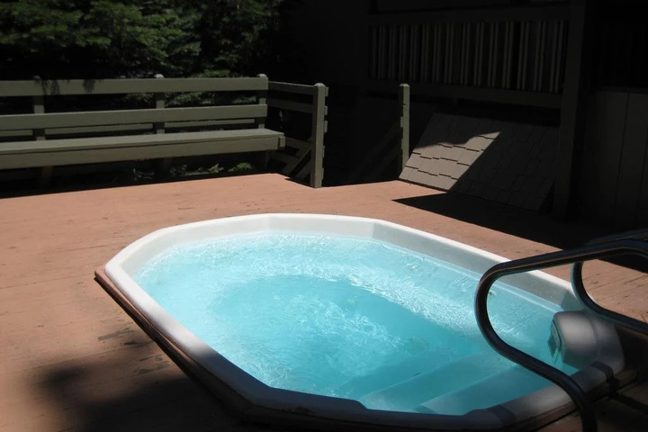 Pool 9 of 15
