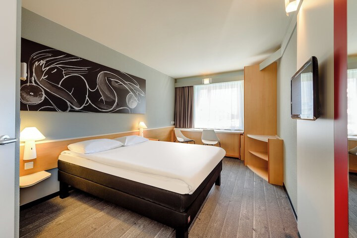 Room 17 of 47