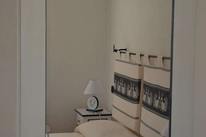 Room 7 of 32