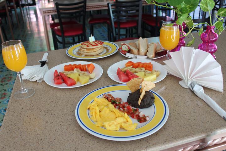 Breakfast/Coffee Service 32 of 96