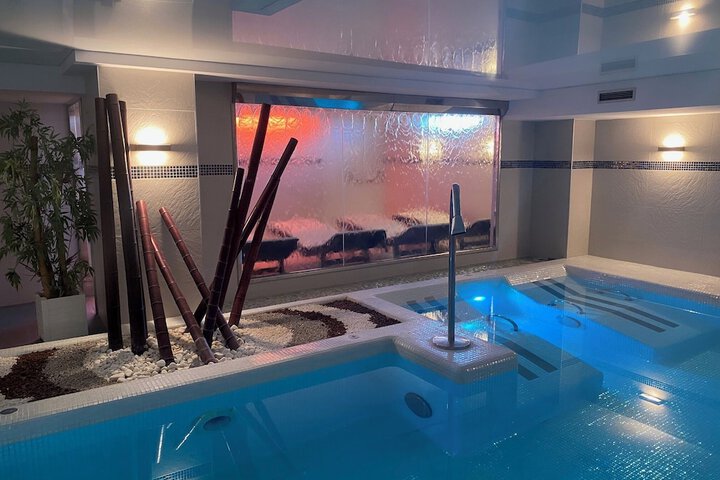 Spa 16 of 24