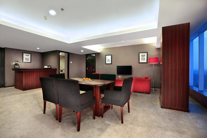 Room 12 of 34