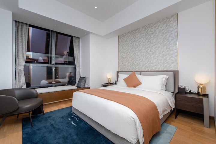 Room 3 of 84