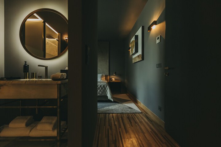 Room 25 of 204