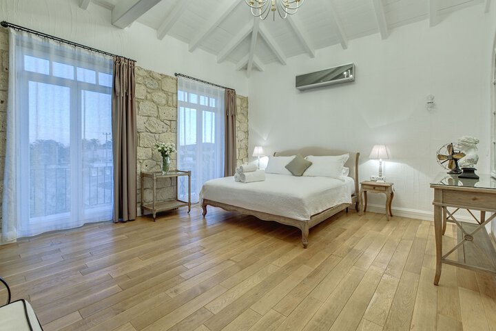 Room 9 of 60
