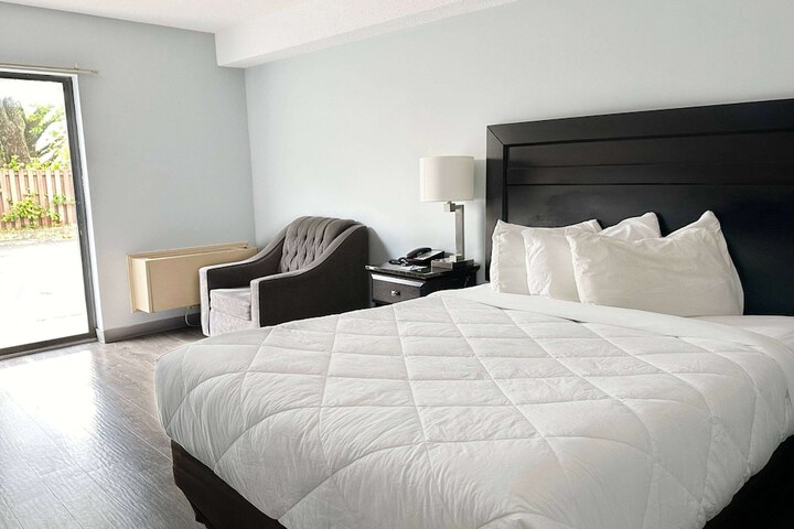 Room 6 of 35