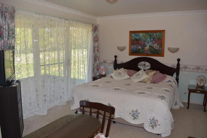 Room 2 of 8
