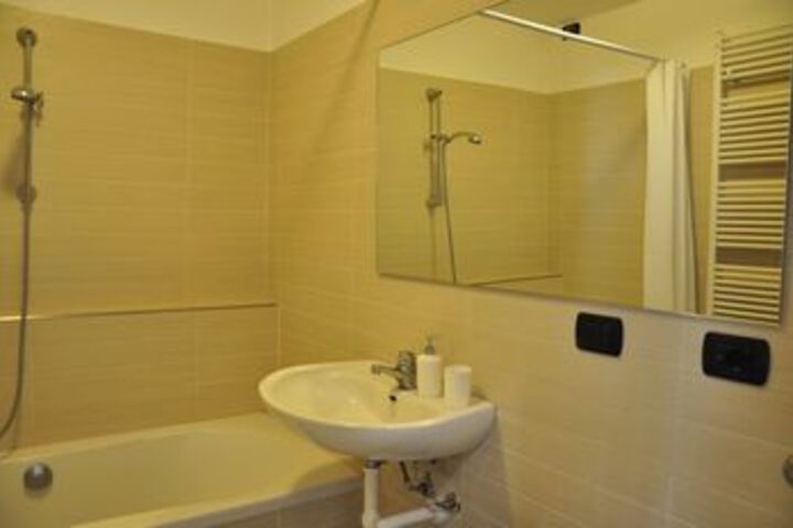 Room 3 of 21