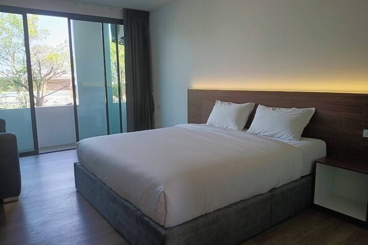 Room 9 of 12