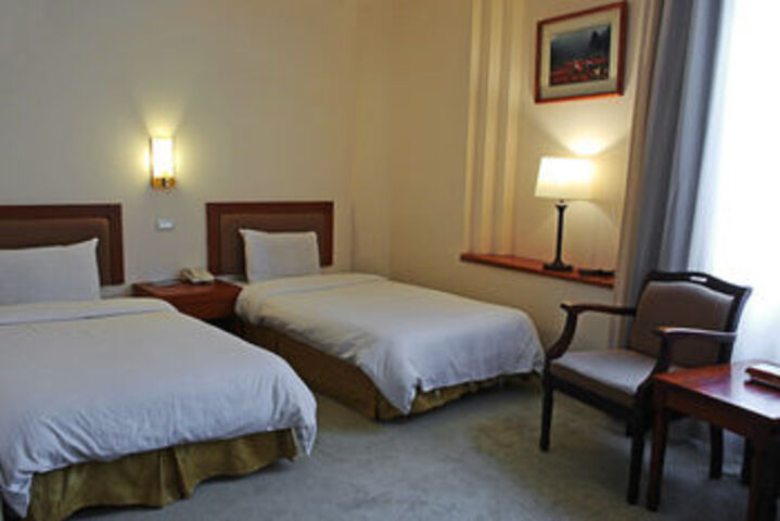 Room 13 of 37