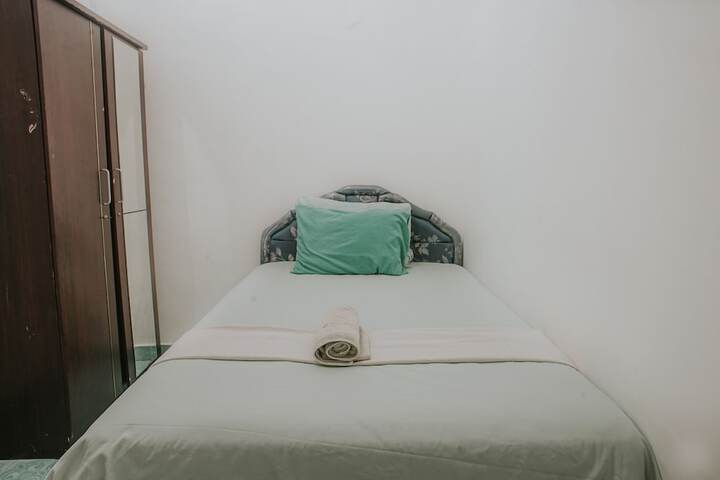Room 7 of 16