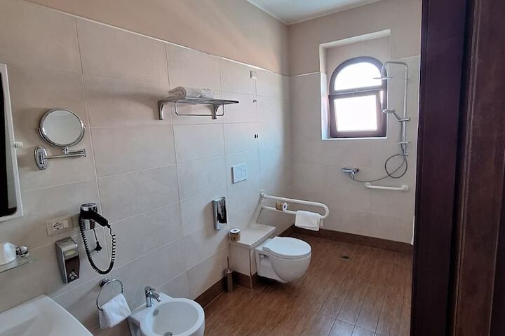 Room 41 of 63