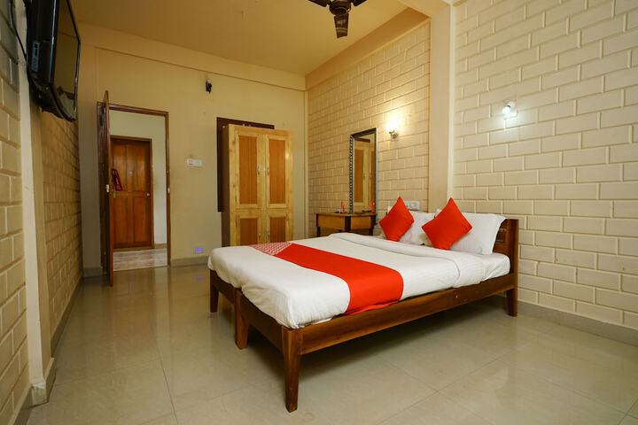 Room 9 of 23