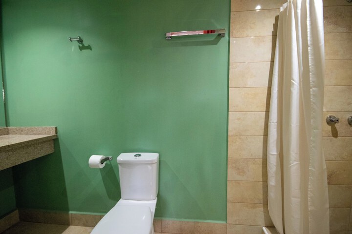 Room 27 of 46
