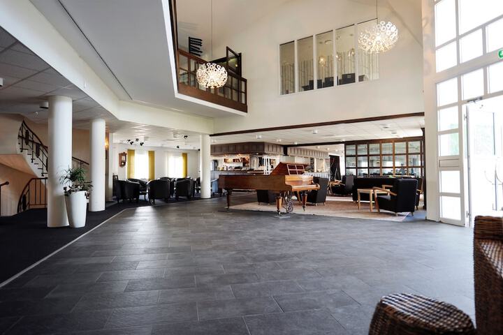 Guest Lobby