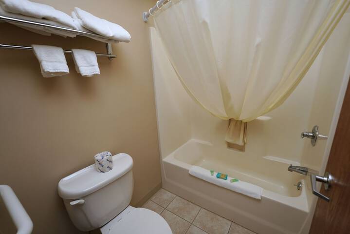 Room 5 of 6