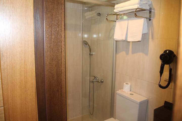 Room 12 of 27