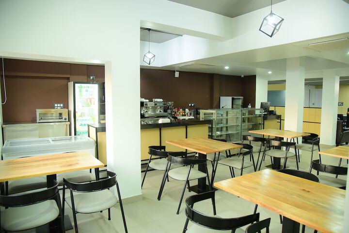 Dining 33 of 41