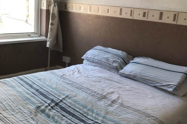 Room 4 of 28